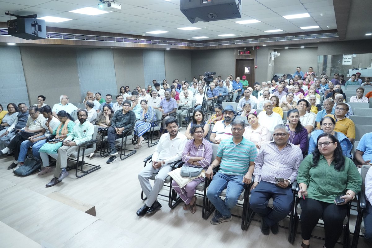 SGCCI_Surat's tweet image. SGCCI organized an awareness session on “Nutrition to Digestive Health” in Surat.

Experts Roshni Pithawala, Bhavin Bhuva &amp;amp; Naresh Chovatiya shared insights on digestive health, lifestyle &amp;amp; preventive care.

#SGCCI #HealthyLiving #NutritionMatters #DigestiveHealth