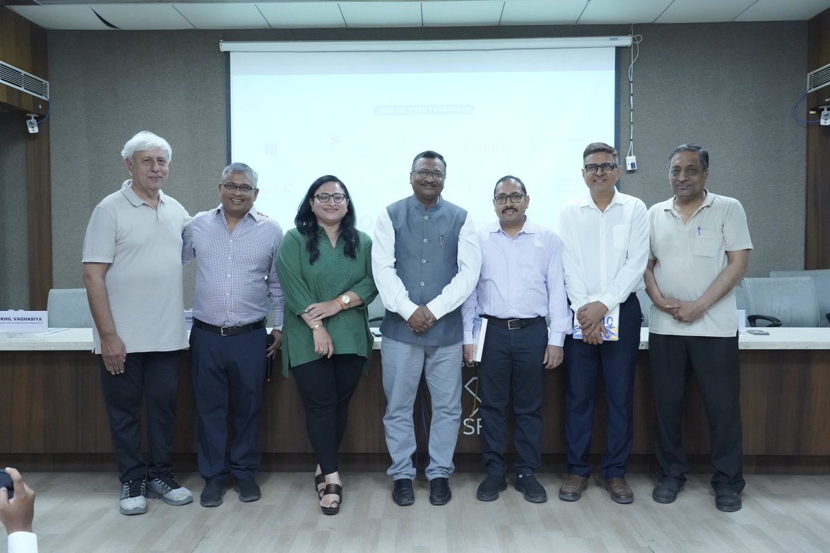 SGCCI_Surat's tweet image. SGCCI organized an awareness session on “Nutrition to Digestive Health” in Surat.

Experts Roshni Pithawala, Bhavin Bhuva &amp;amp; Naresh Chovatiya shared insights on digestive health, lifestyle &amp;amp; preventive care.

#SGCCI #HealthyLiving #NutritionMatters #DigestiveHealth