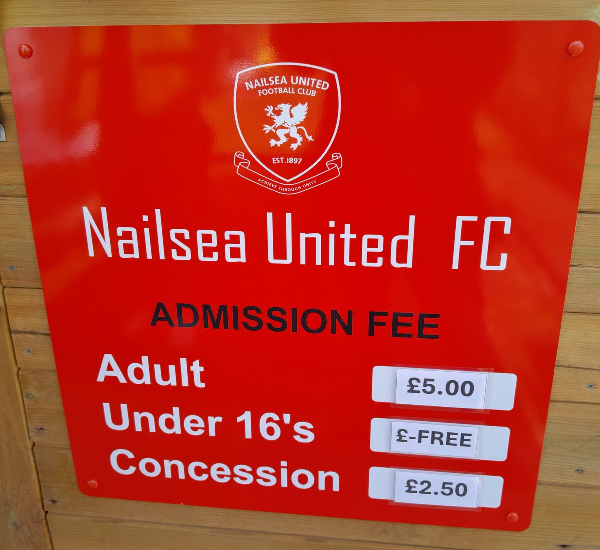 TonyIncenzo's tweet image. Result of my 6.30pm Somerset County League match on Saturday:

Nailsea United 6
Stockwood Wanderers 0

Attendance 366, programme £3. Football grounds visited - 2,693

@NailseaUnited @Stockwoodwands @SomersetFA @somersetcfl @PeachJK #SomersetHop #Groundhopping