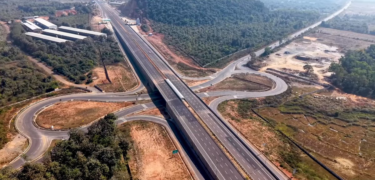 IndiaInfra02's tweet image. Raipur-Visakhapatnam 6-lane Expressway, part of Raipur-Visakhapatnam Economic Corridor, connecting Chhattisgarh and Odisha to Visakhapatnam port in AP.
Total length - 464 km.
Odisha section Total packages-8.
Package 4 of 23 km is now complete. Deadline Dec 2026.