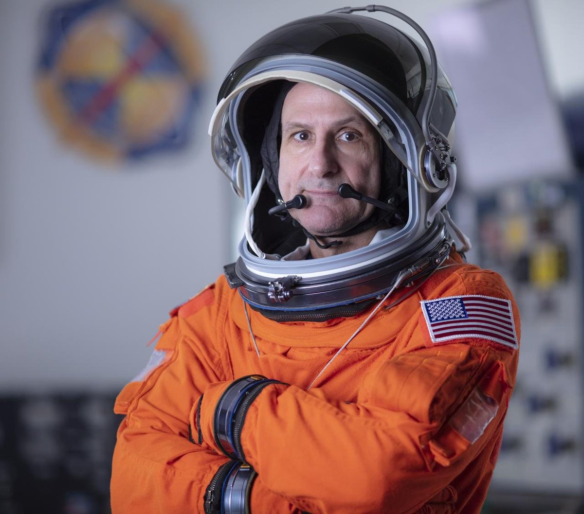 Astro_Cady's tweet image. 🥳🎂Happy Birthday to my friend &amp;amp; colleague @astro_Pettit — best know for his orbital astrophotography and in-#space inventions such as the Space Cup, silent member of our astronaut band "Bandella," currently @NASA's oldest active astronaut. Here's to many more amazing orbits! 💫