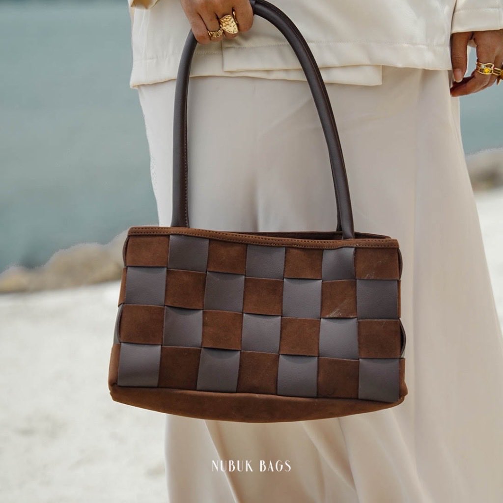 Pipikk18's tweet photo. 4. Nubuk Bags
Vibe: soft, earthy, clean
✔ desain minimalis + warna calm
✔ keliatan mahal walau masih affordable
👉🏻 https://t.co/Y0pIPDJiXK https://t.co/m2UEMQXT6I