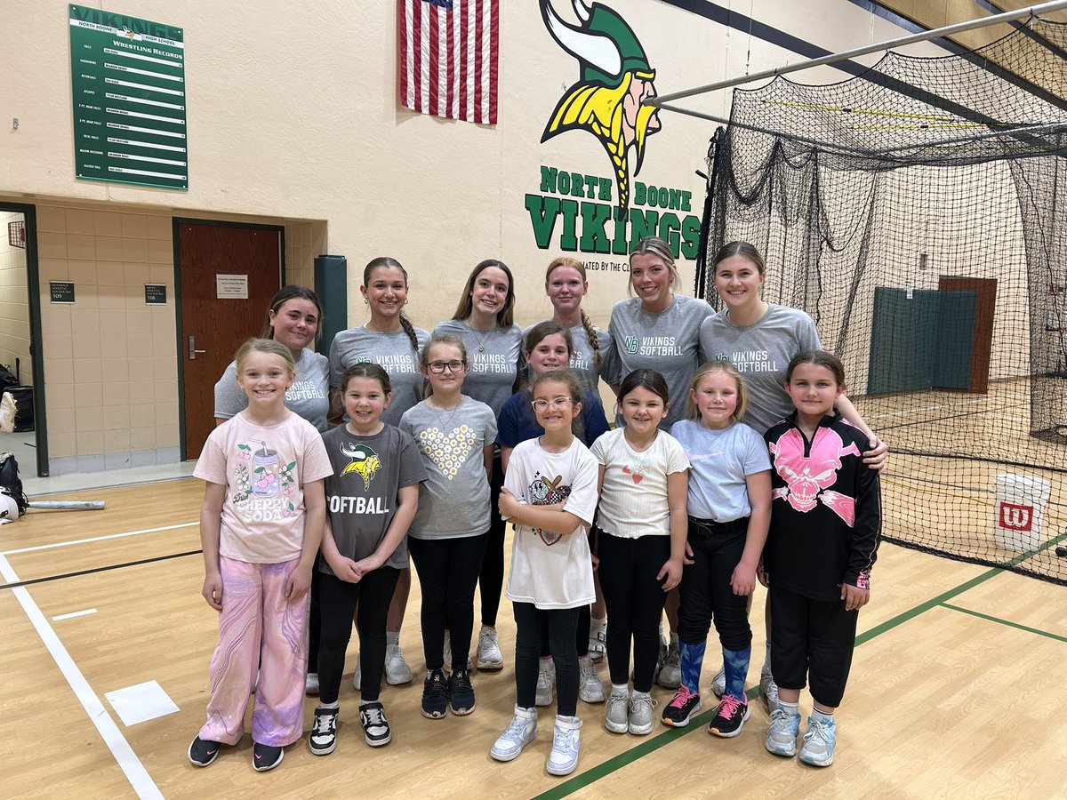 NBVikesSoftball's tweet image. Awesome to see some of our softball players give back and help out with our local 8u team at their practice. Good luck to Poplar Grove Power 8u at their first games coming up next week!
@marlee_alderman @AubrieDornink @BrynnaLove56844 @Rachel_Dahl26 

#GivingBack
#LeanIn🦬