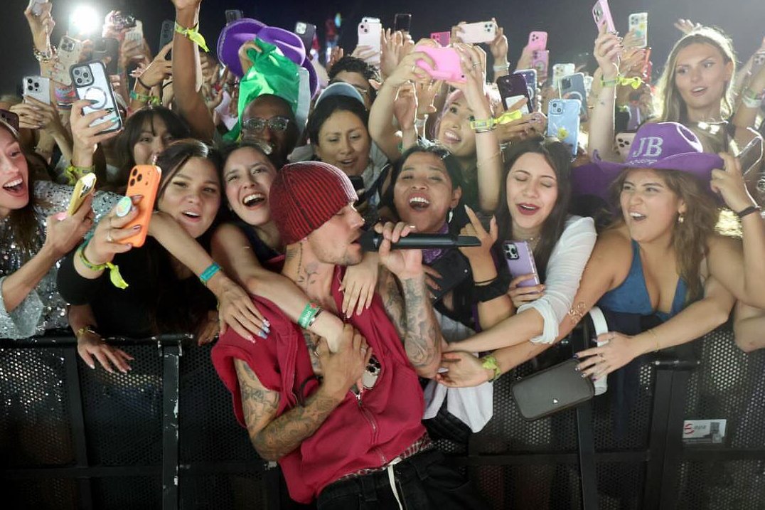 weekend 1 he reconnected with himself and weekend 2 he reconnected with beliebers🥺