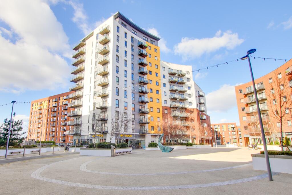 FieldPalmer's tweet image. This glamorous two bedroom 2nd floor #apartment enjoys a stunning waterside location of Centenary Quay, #Woolston, #Southampton along the river Itchen. 

🏠Info- fieldpalmer.com/properties/cen…

📲Call Field Palmer Woolston 023 8039 3255