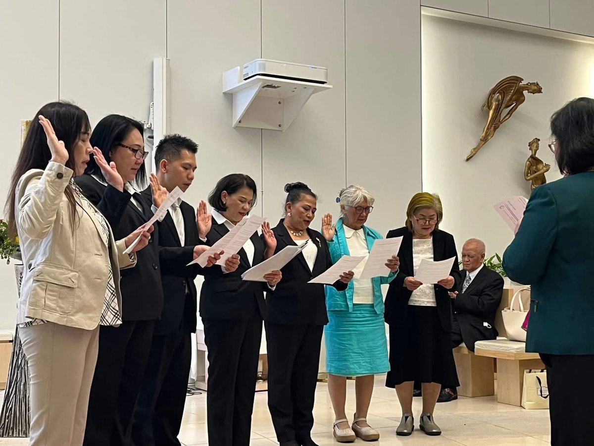 zhNEL4SzNBTcok3's tweet image. クリニック通院日記
(524)     4/19(日)
13：00〜
⛪️#SACRA FAMIGLIA⛪️
教会でのミサの後、
「#PCCC(🇵🇭フィリピン連絡協議会)」の、
新オフィサーによる
「#Oath-Taking」がありました。
「🇵🇭#総領事」や領事館スタッフがこられたので、とても、緊張しました🙋‍♀️