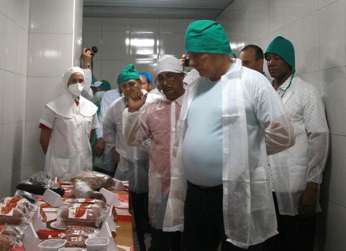 🎉 ¡Feliz cumpleaños, Presidente <a href="/DiazCanelB/">Miguel Díaz-Canel Bermúdez</a> ! 
Le deseamos salud, felicidad y mucho éxito en su liderazgo. Gracias por su compromiso y dedicación.
#FelizCumpleaños
#AgroalimPorCuba 🇨🇺