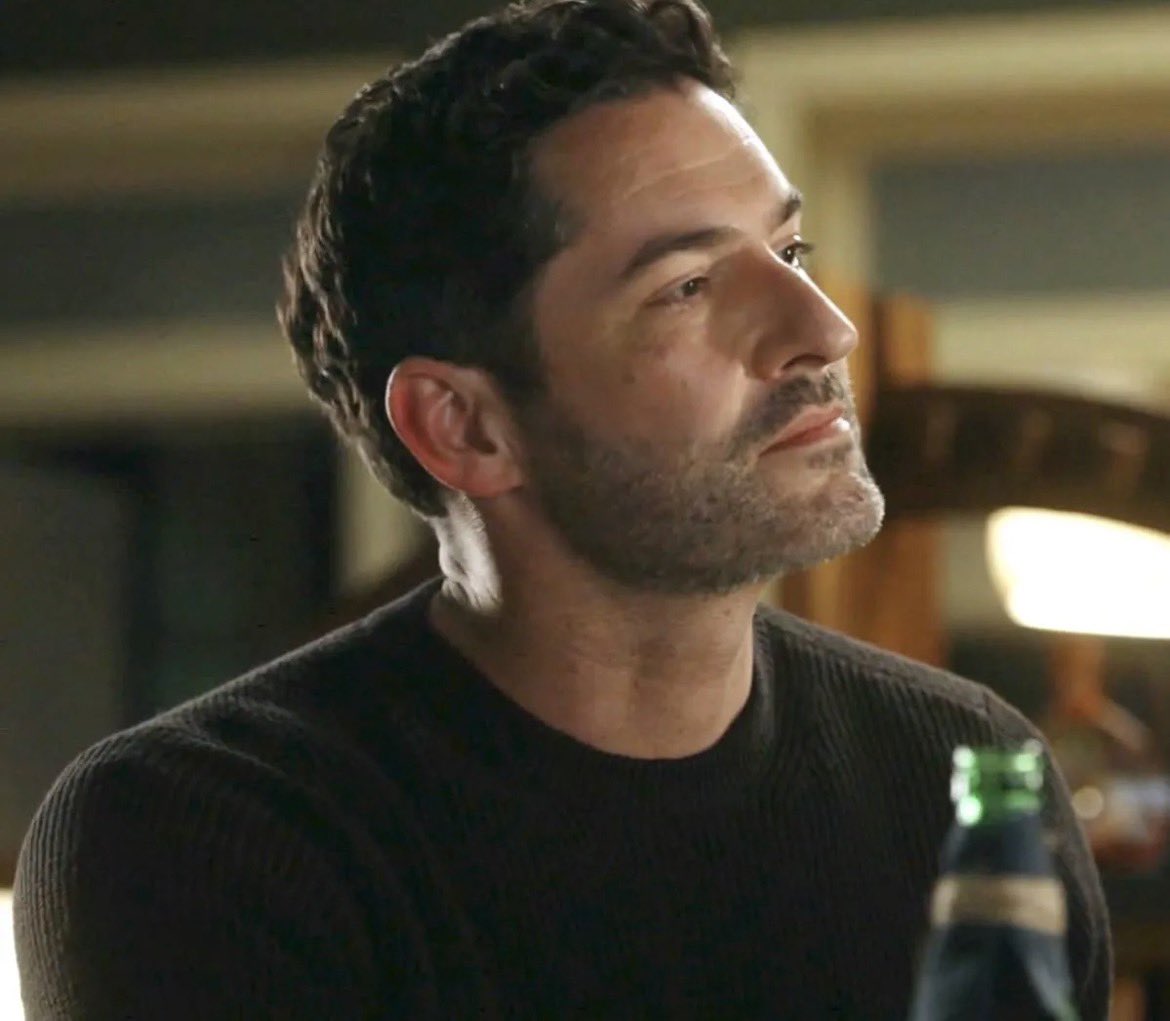 rogersparkgirl's tweet image. Can’t wait for more Colin tonight. 🥰🥰🥰 #TomEllis #CIA  ep 8 on my screen soon!
