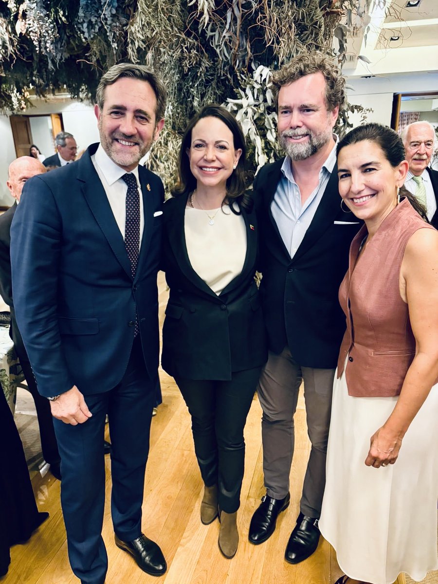 Iván Espinosa de los Monteros tweet media