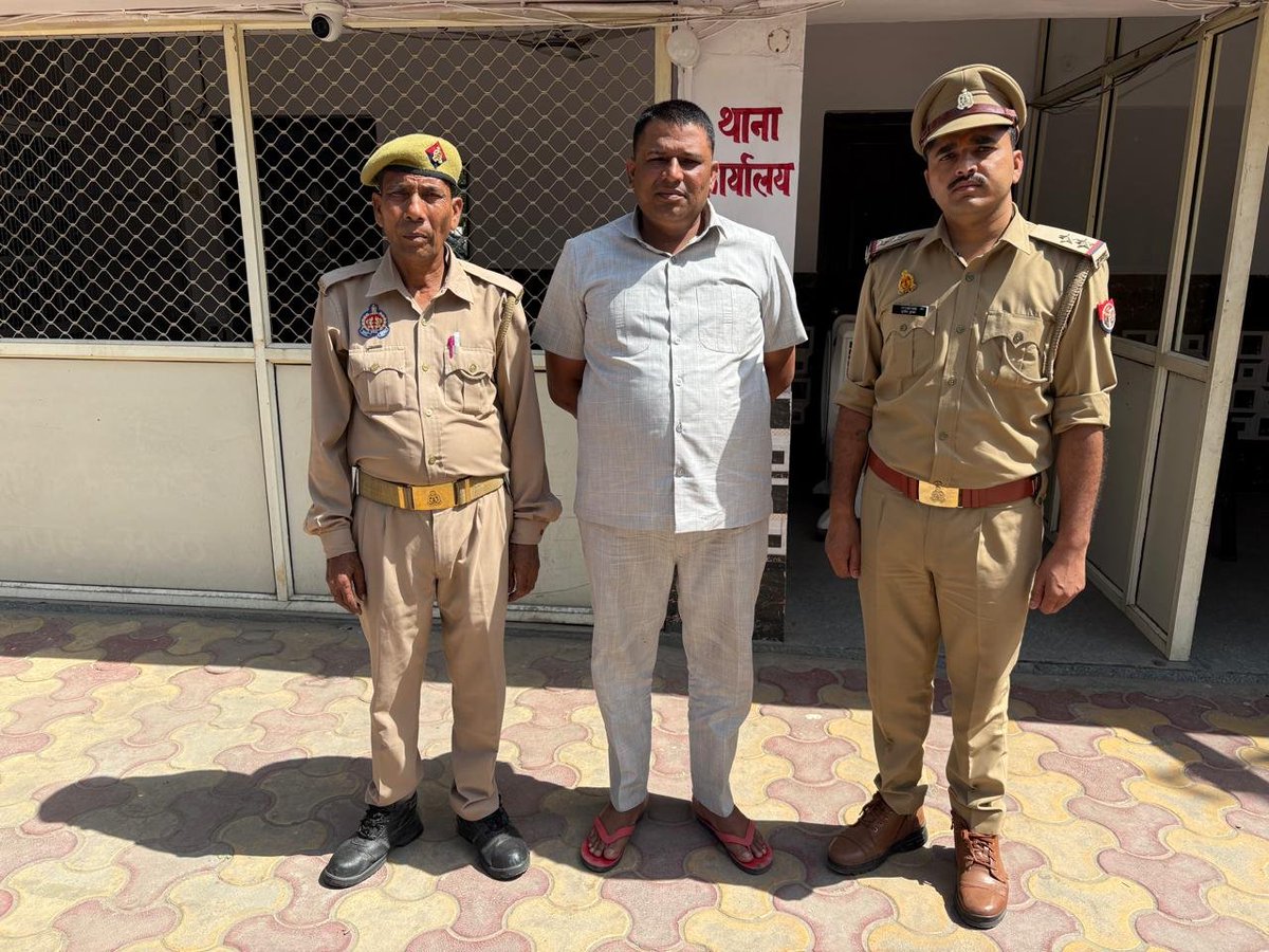 bstvlive's tweet image. मेरठ

➡फर्जी केस की धमकी देने का आरोपी अरेस्ट
➡फर्जी प्रार्थना पत्र देकर उगाही करता था आरोपी
➡किठौर पुलिस ने बहरोड़ा मोड़ से की गिरफ्तारी

#Meerut #CrimeNews #UttarPradesh @meerutpolice