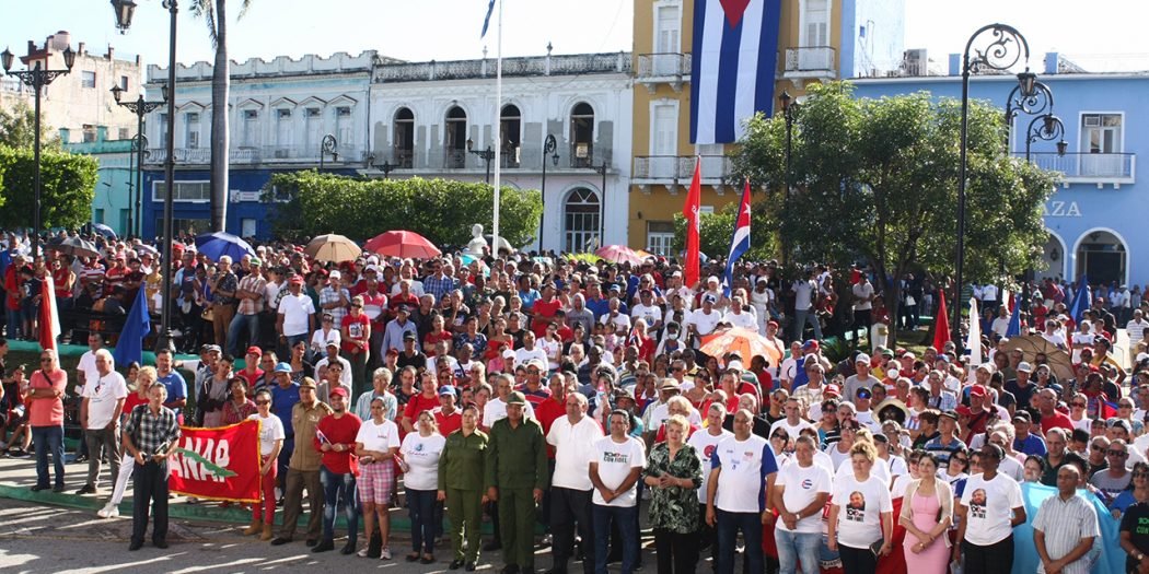 Los espirituanos, concentrados en el parque Serafín Sánchez Valdivia, de  la capital provincial, reafirmaron su disposición a defender las  conquistas de la Revolución, como en las arenas de Playa Girón.
#GirónEsHoy
#SanctiSpíritusEnMarcha
<a href="/DeivyPrezMartn1/">Deivy Pérez Martín</a> 
<a href="/AlexisLorente74/">Alexis Lorente Jiménez</a>