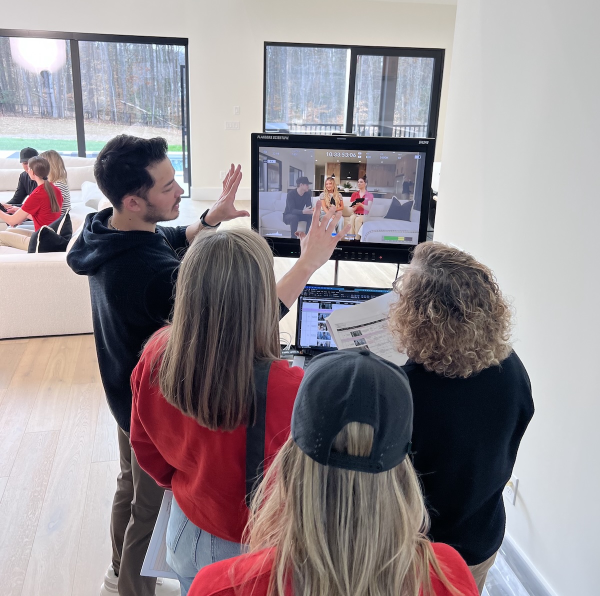 SpiracleMedia's tweet image. Great work starts before the camera rolls.

Clear audience. Clear message. Clear purpose.

Shoutout to @RickGuile and the crew for leading a strong Spiracle production with @RiteRug featuring @ZaneSmith.

#VideoProduction #Storytelling #MarketingContent #CreativeCollaboration