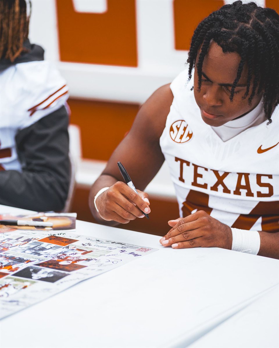 MarkusBoswell's tweet photo. Appreciate you Longhorn Nation #HookEm https://t.co/o5xox3FiFn