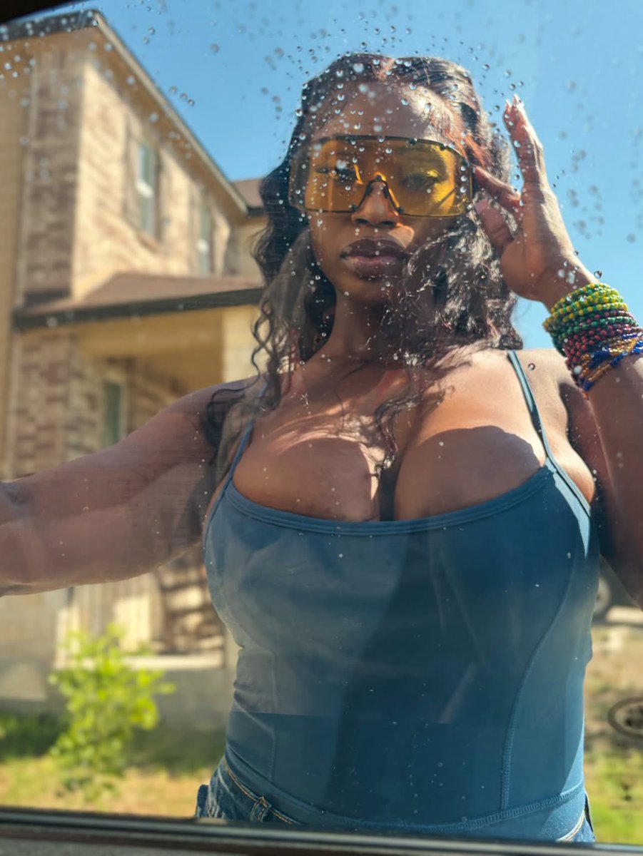 Nina001__'s tweet image. Blurry mirror, very clear results