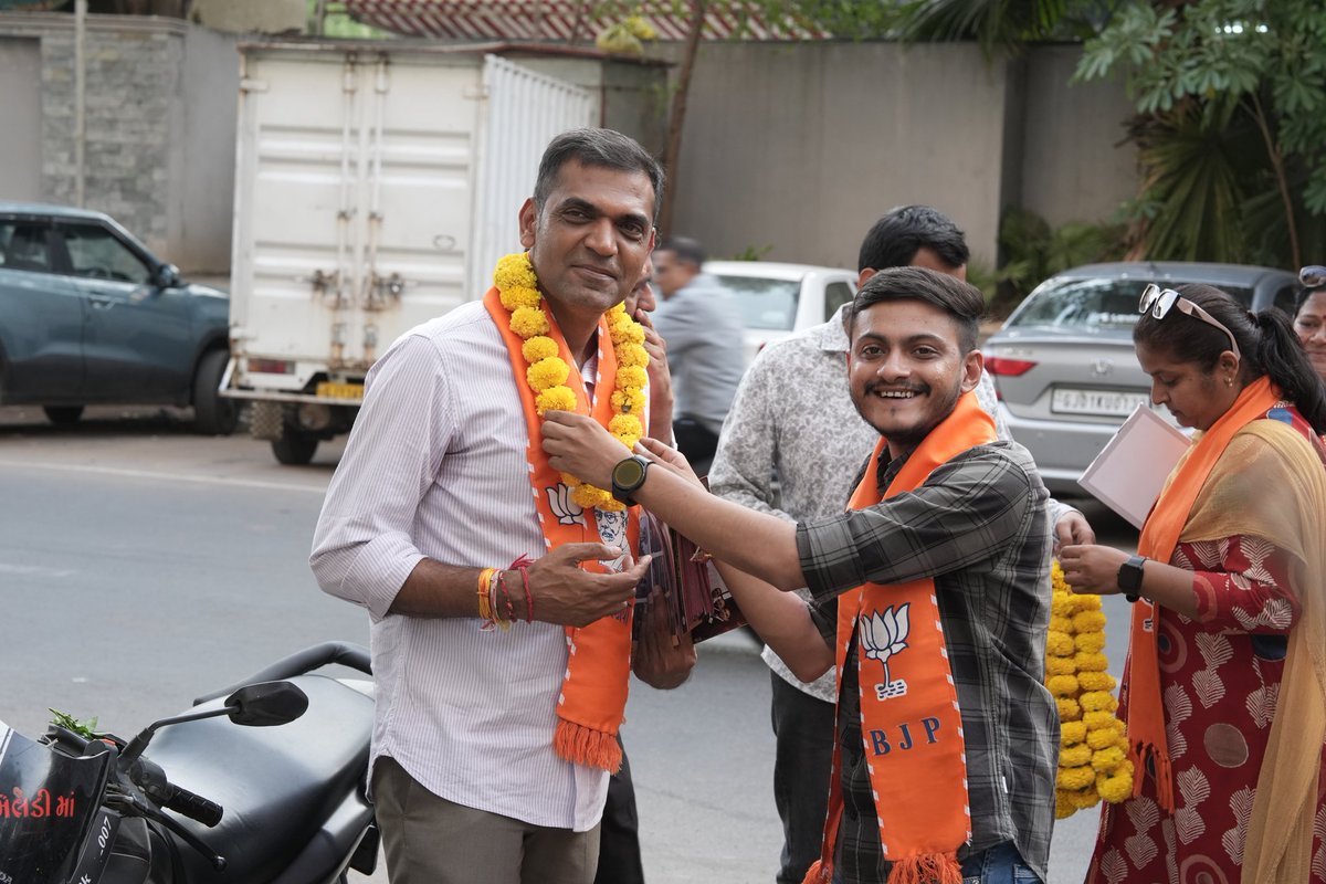 ravipatel4bjp's tweet photo. " લોકસંપર્ક રાઉન્ડ - જોધપુર વોર્ડ "

આજરોજ ભારતીય જનતા પાર્ટી જોધપુર વોર્ડ દ્વારા લોકસંપર્ક રાઉન્ડ ચંદન પાર્ટી પ્લોટ ચારરસ્તા થી શરૂ કરી વિવિધ સોસાયટીમાં પ્રચાર કરવામાં આવ્યો. https://t.co/0RdDNFexeU