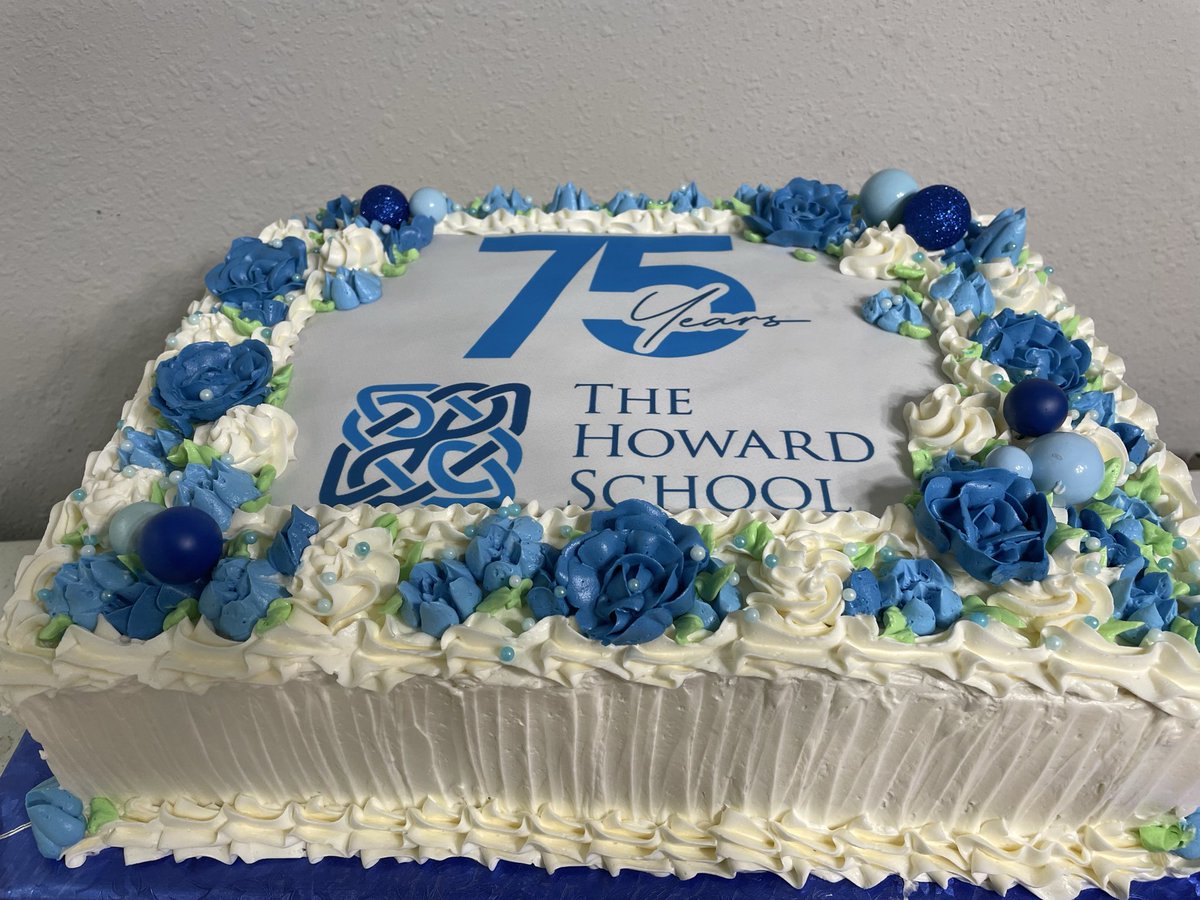 CateredCakes's tweet image. Had the pleasure of creating a sheet cake and 100+ mini cupcakes (not pictured) for the @howard_school celebrating 75 years this weekend. Lan was a pleasure to work with as we prepared for this special occasion. Thank you! #cake #cupcakes #bakerman #atl #cateredcakes