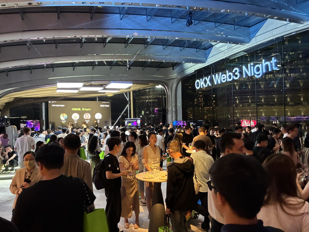 yc_msg's tweet photo. 这种“边学边用”的课程，在Web3里其实不多见。#香港Web3嘉年华 #OKXWallet #OKXWeb3Night @OKXWallet_CN https://t.co/xVQYe4k9ij