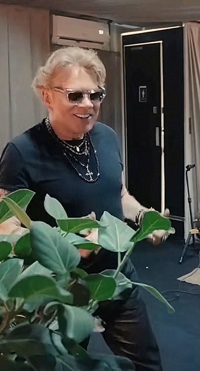 gelsentrulla's tweet image. Axl, what do you think about your fans?
#axlrose #gunsnroses