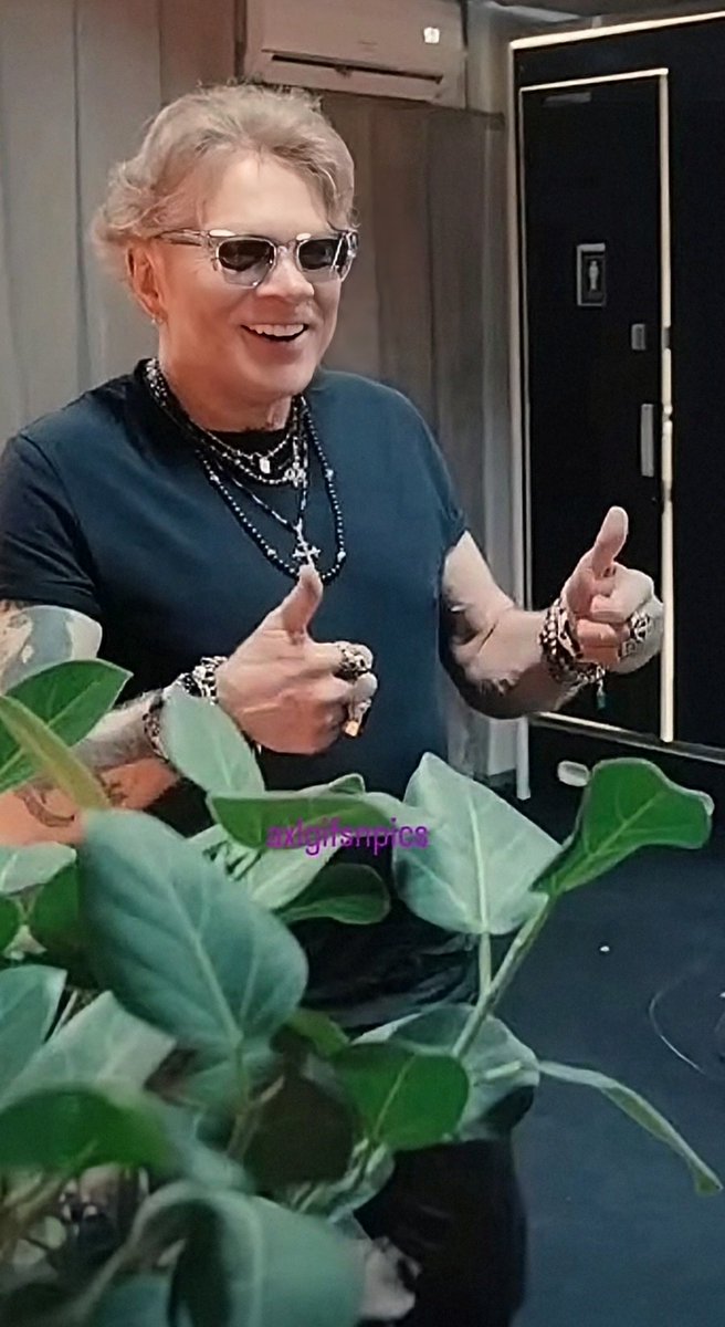 gelsentrulla's tweet image. Axl, what do you think about your fans?
#axlrose #gunsnroses