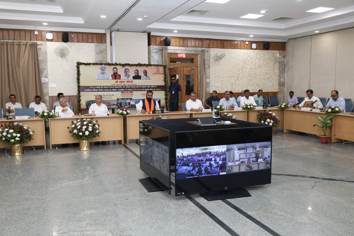 UDHDBIHAR's tweet image. इस अवसर पर विभाग के प्रधान सचिव श्री विनय कुमार, बुडको के प्रबंध निदेशक श्री अनिमेश कुमार पराशर, विभाग के अपर सचिव श्री मनोज कुमार एवं अन्य पदाधिकारीगण मौजूद रहे। 
#UDHDBIHAR #Development
#BiharProgress #Infrastructure 
#MokamaNagarParishad 
#UrbanDevelopment