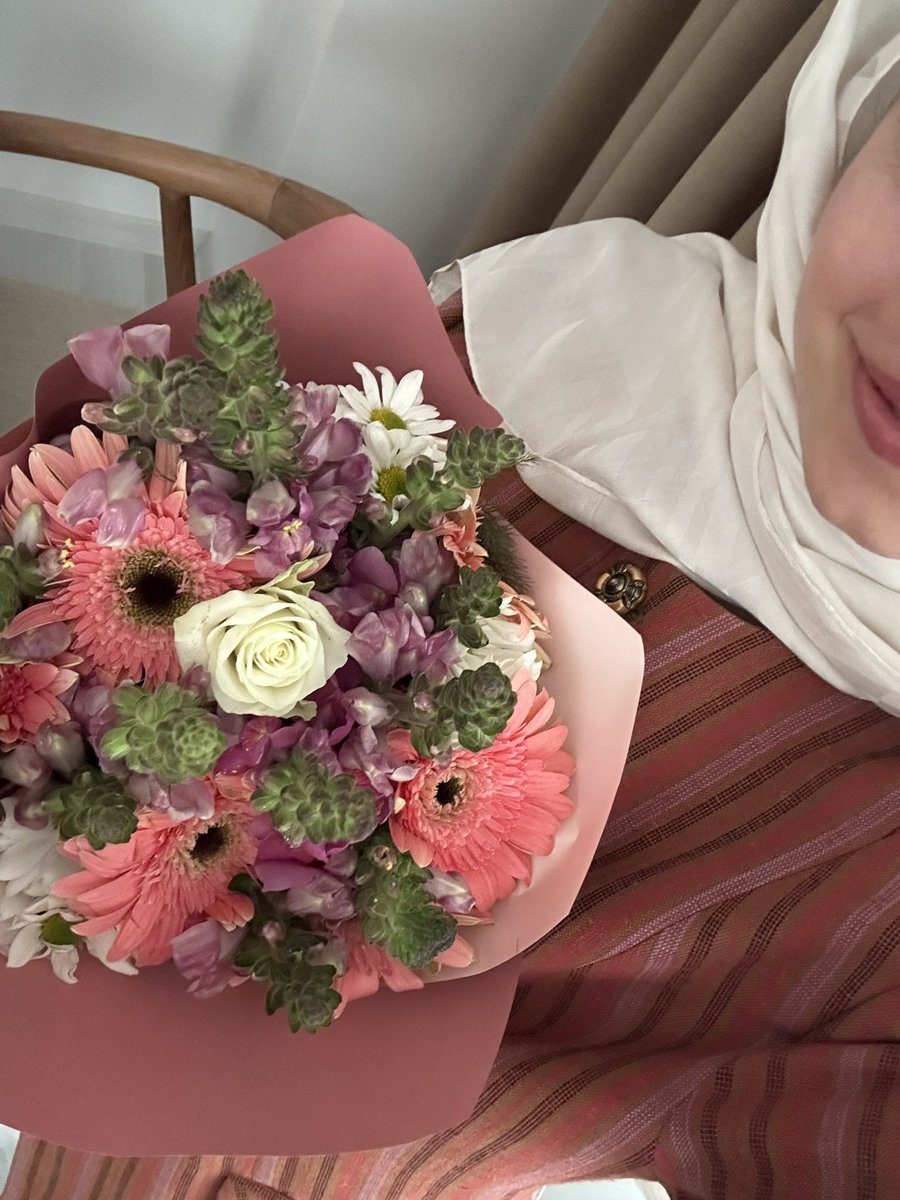 Nur343523's tweet photo. Siz bu kirli dünyanın Nadide çiçeklerisiniz 🌸🎀🥥 https://t.co/YjGndK7gtv