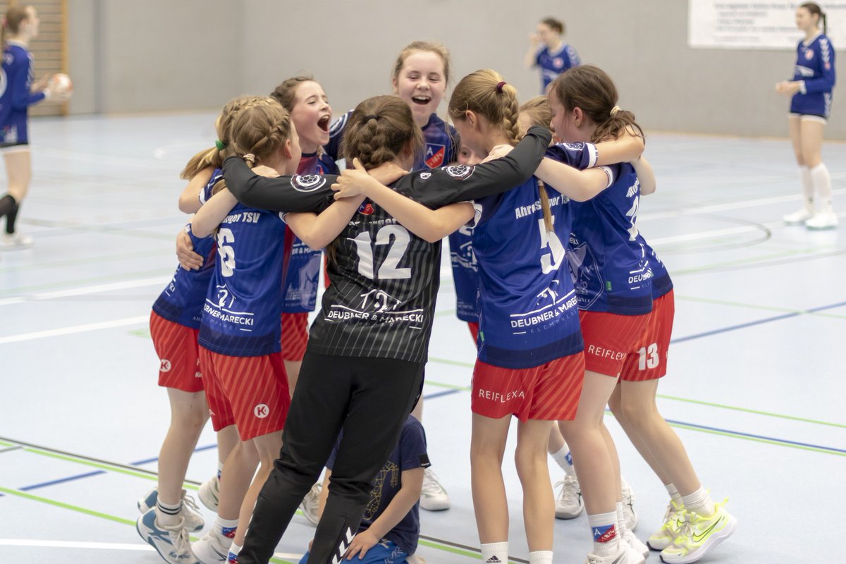 atsvhandball's tweet photo. 1. weibliche E-Jugend kann am nächsten Samstag Oberliga-Finale klarmachen: Unsere 1. weibliche E-Jugend hat ihr vorletztes Rückrundenspiel gegen den TV Fischbek mit 32:14 (16:4) gewonnen. Mit einem Sieg in der letzten Partie beim TV… https://t.co/YkccGNtJ2s #handball #nurderatsv https://t.co/Tl6OSsMUTK