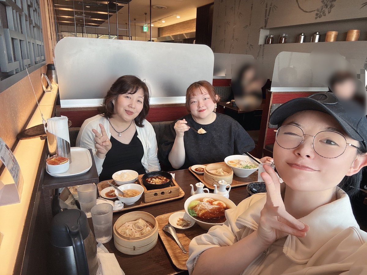 ぱーるおばさん（サッカーボール女） tweet media