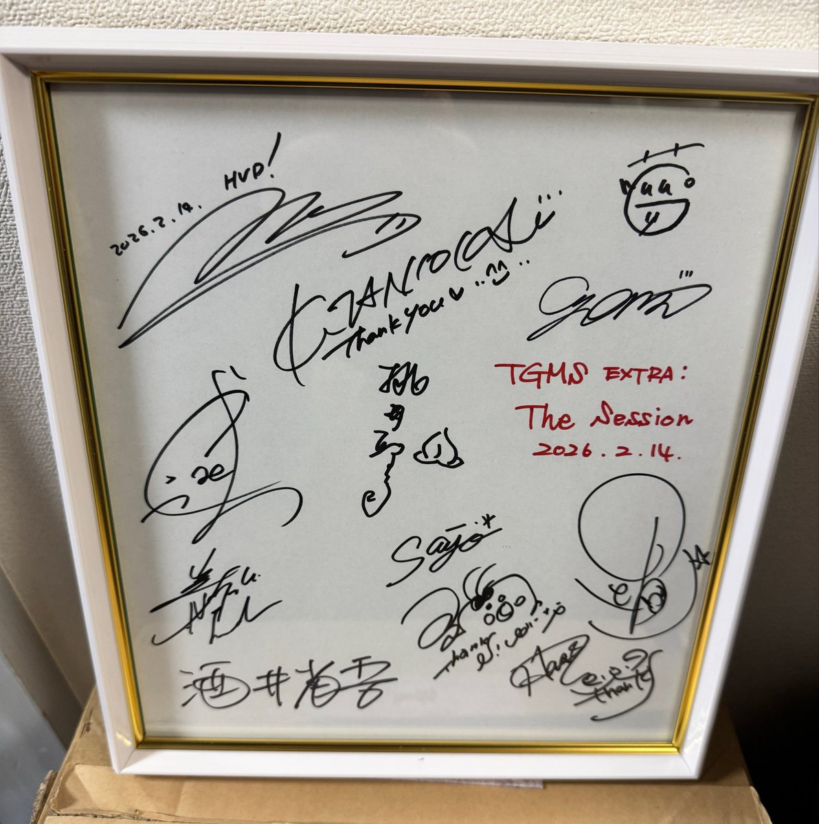 miso9205's tweet photo. 以前TGMS2026で頂いた出演者全員のサイン色紙
大好きなMOTHER3の愛のテーマ生演奏生歌唱聴けてさらにサインまで貰えて幸せ過ぎた！

やっと額縁買ってきました
とんでもない作曲家や歌手等のアーティスト達集合で豪華すぎ！
家宝です😇 https://t.co/DqSe4LgAqp