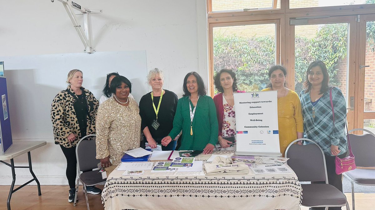TheMentorRing's tweet image. Friday’s event showcasing TMR services across #England was a great success, featuring a range of stalls and strong participation from local authorities. @tnlcommunityfund @lbofbexley @NorthendLabour @danfrancis02   #community #communitycohesion #communitiespowerandcelebrations