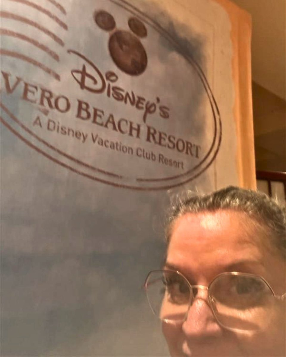 LoftisStyling's tweet photo. Most relaxing place to work ever!

#loftisproductions  #onsetlife #Disney https://t.co/uxxAUwTgdt