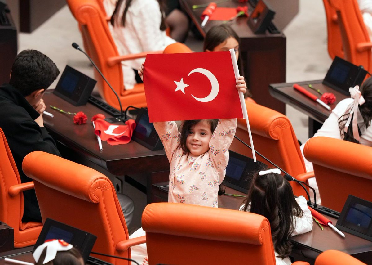 Yusuf__Tekin's tweet photo. 📍Ankara

Meclisimizin açılışının 106. yılı ve 23 Nisan Ulusal Egemenlik ve Çocuk Bayramı dolayısıyla, çocuklarımızın ve TBMM Başkanımız Sayın Numan Kurtulmuş’un katılımlarıyla gerçekleştirilen TBMM Çocuk Özel Oturumu’na iştirak ettik.

Gazi Mustafa Kemal Atatürk’ün yarınlarımızın teminatı olan çocuklarımıza armağan ettiği bu anlamlı gün, aziz milletimizin geleceğe duyduğu sarsılmaz inancın simgesidir.

Şüphesiz ülkemizin geleceği, yarının büyükleri olacak olan ve maarifle güçlenen çocuklarımızın ellerinde şekillenecektir.