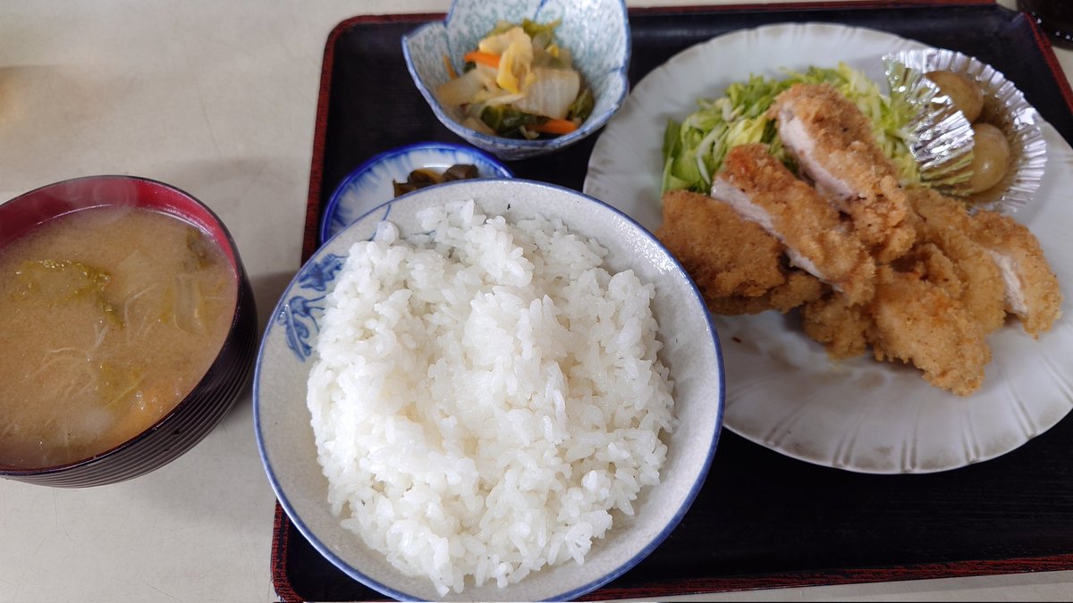 コロモアイ tweet media