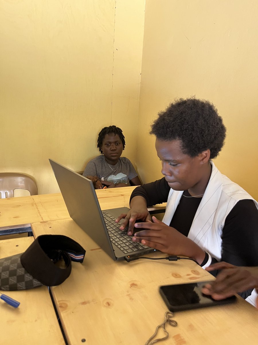 the_moveug's tweet photo. A classroom. One laptop. A young mother with her baby in her arms.

And a future being rebuilt in real time.

Many teen mothers are told their education has ended. But here they are learning digital skills that help them regain confidence

Partner with us: https://t.co/K5lhGNaBGV https://t.co/0tcdfhemUq