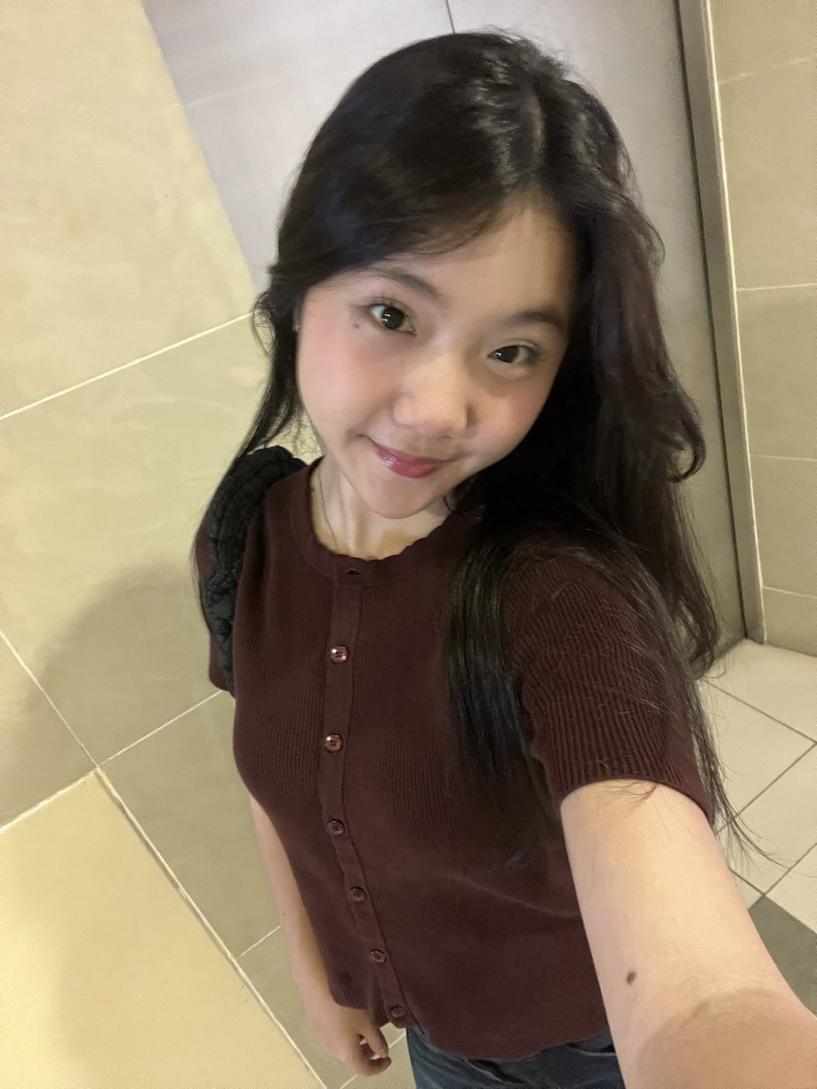 upgirlsody's tweet image. #mOnDaY jangan lupa meet up sama ody 120 tiket per orang ya 😝☝🏻☝🏻