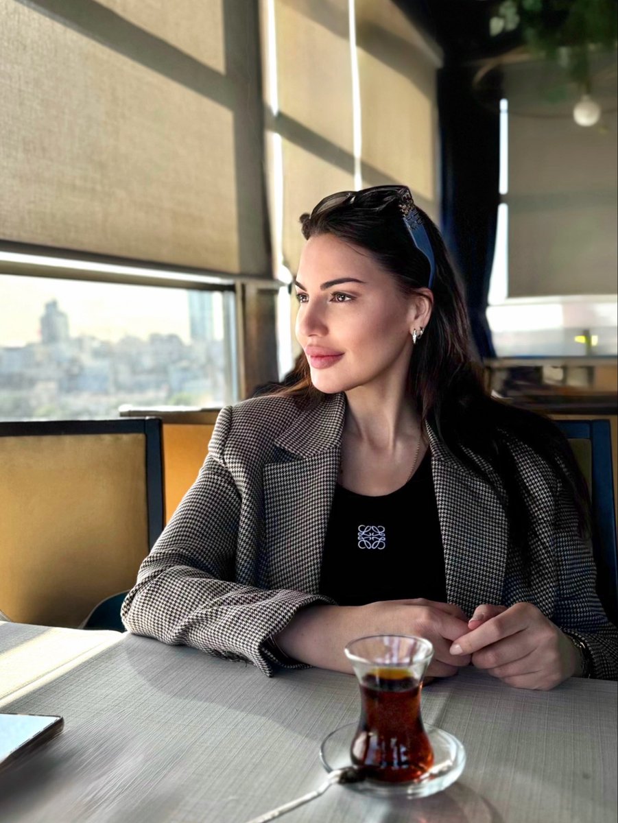 Darine Hamze دارين حمزه tweet media