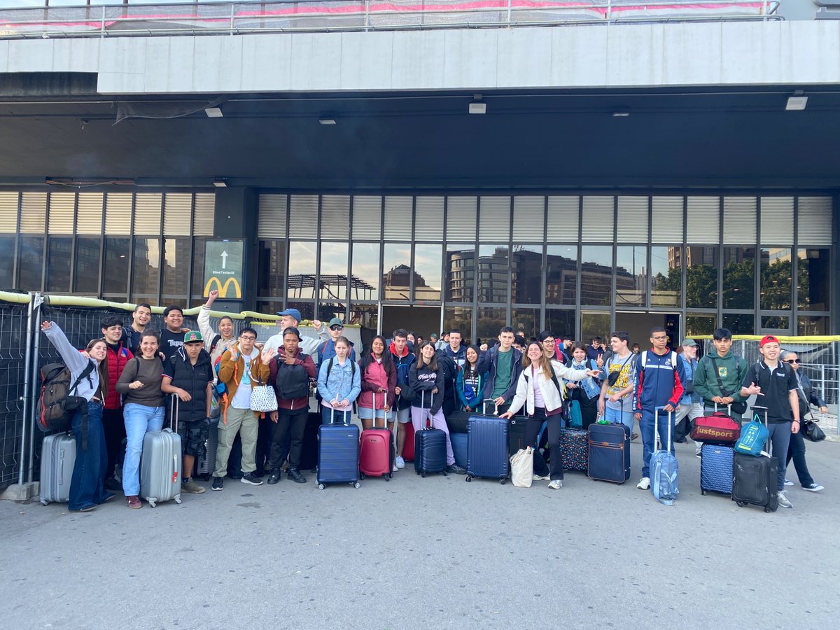 fepmontserratfp's tweet photo. Preparats i preparades per les colònies del PDC a @Xanascat 
Els alumnes ja estan instal•lats i gaudint de les activitats.
@escolesFEP https://t.co/61JB0ZFZk0