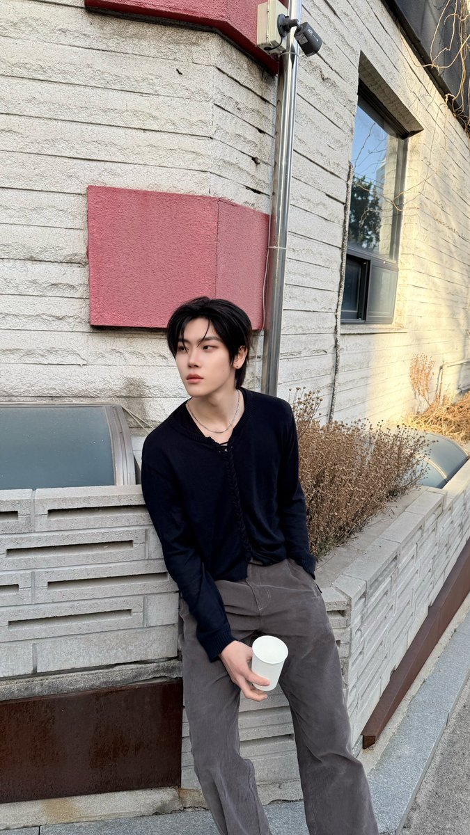 CLOSE YOUR EYES tweet media