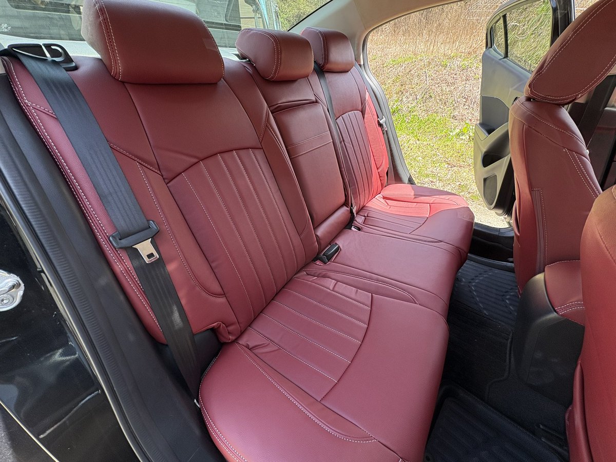 ma_bou006's tweet image. 100周年記念車の赤シートに憧れて、赤いシートカバー着けてみた。
#アクセラ
#mazda
#REGALIA