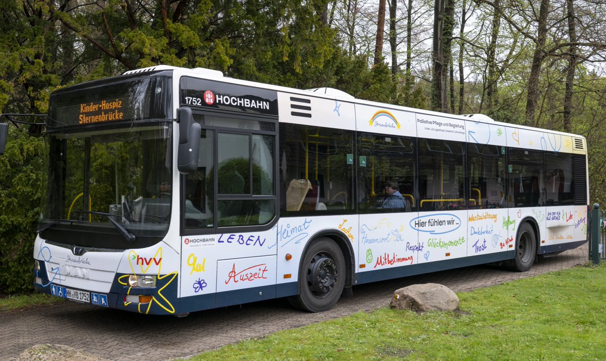 hochbahn's tweet image. Heute möchten wir hier auf eine ♥️-Sache aufmerksam machen:
Das #Hamburg​er Kinder/Jugend-Hospiz Sternenbrücke bietet schwerkranken Kindern und ihren Familien nicht nur Pflege und palliativmedizinische Versorgung, sondern ein "zweites Zuhause" und Hilfe bei Krisen &amp;amp; Trauer. (1/4)