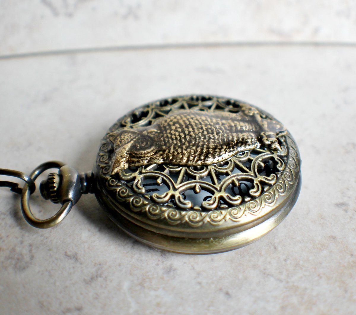 charsfavorite's tweet image. Tick-tock in style with our Owl Pocket Watch Mechanical for just $79.00! Elevate your collection and embrace elegance today. #VintageStyle #Timepieces

Shop Now charsfavoritethings.com/products/owl-p…