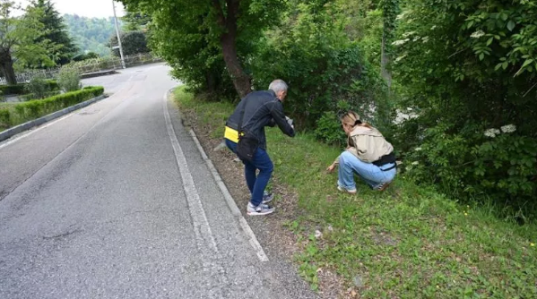 Torino_Cronaca's tweet image. Giallo sulla collina di #Torino: il corpo senza vita di un #rider di 32 anni è stato rinvenuto tra la vegetazione. Le forze dell'ordine hanno avviato le indagini per ricostruire le ultime ore della vittima e chiarire le esatte cause del decesso.