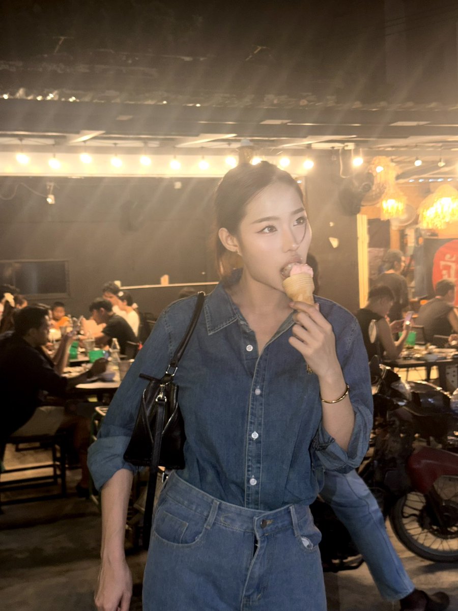 Ratrapee47's tweet photo. กินไอติมกับพี่ไหมครับ🍦 https://t.co/kGHbs18LVC