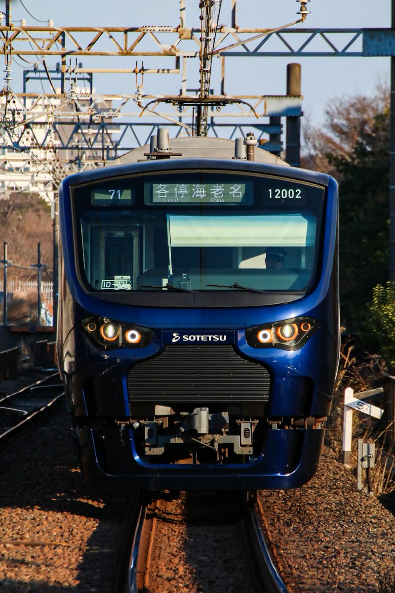 soa08168708's tweet photo. #相鉄12000系デビュー7周年
ネイビーが一番似合う車両だと思う。JRにいる時に見れると安心感がすごい。 https://t.co/BYqJXMkgu3