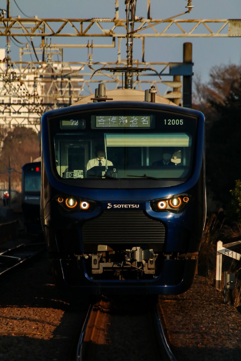 soa08168708's tweet photo. #相鉄12000系デビュー7周年
ネイビーが一番似合う車両だと思う。JRにいる時に見れると安心感がすごい。 https://t.co/BYqJXMkgu3