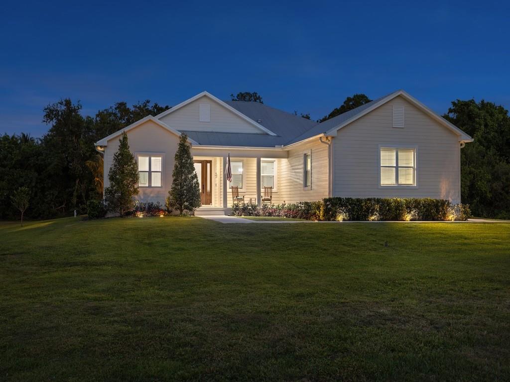 DaleSorensenRE's tweet image. 4BR home on 4+ acres in Vero Beach with pool, firepit &amp;amp; massive 30x40 garage. No HOA. Rare find.
#VeroBeach #FloridaRealEstate #AcreageLiving
sorensenrealestate.com/realestate/det…