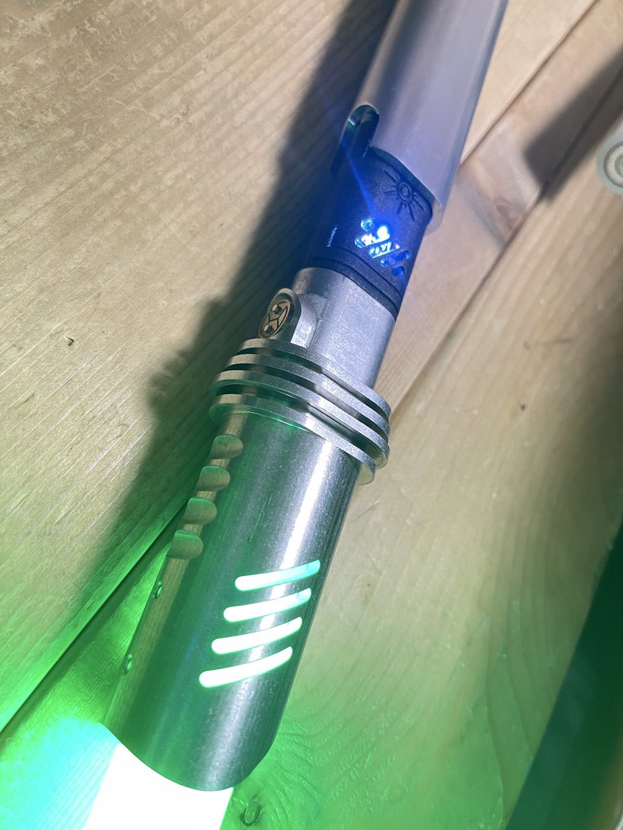 wTBT0rHZsFFX92v's tweet photo. ワンポイント入れていただいたシャーシのアクセントLEDカッコいい✨ https://t.co/F13NDdDt1N