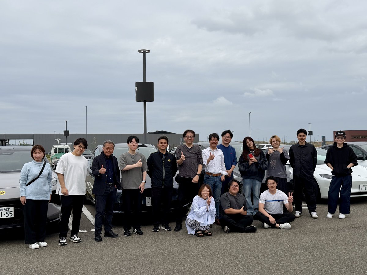 Mark__ev's tweet photo. ＼第51回 九州EVオフ会／

福岡県の「アイランドアイ」にて開催しました！

今回はロータスの電気自動車「ELETRE」と「EMEYA」が参戦🔥

激レアのロータスEVに皆さん興味津々でした😂

次回のオフ会は佐賀にて開催予定！
日程は後ほどお知らせします

 #九州EVオフ会
 #MARK_EV https://t.co/c31Bvky0Aw