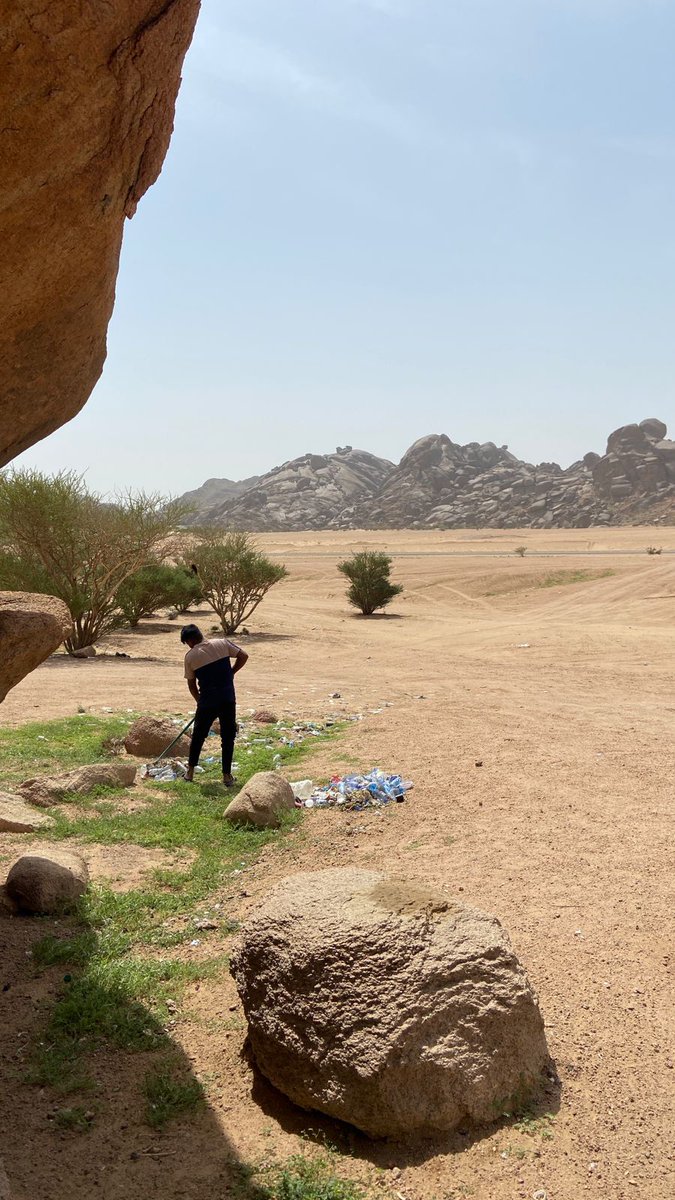 alamaid35's tweet photo. تعلن جمعية التنمية الأهلية بقرى العمايد عن إطلاق مبادرتها التطوعية للعناية ببيئتنا المحلية، والتي تهدف إلى تهيئة أماكن التنزه تأتي هذه الخطوة لتعزيز الوعي البيئي وضمان توفير بيئة صحية وجميلة للأهالي والزوار. https://t.co/tbitM5E56i