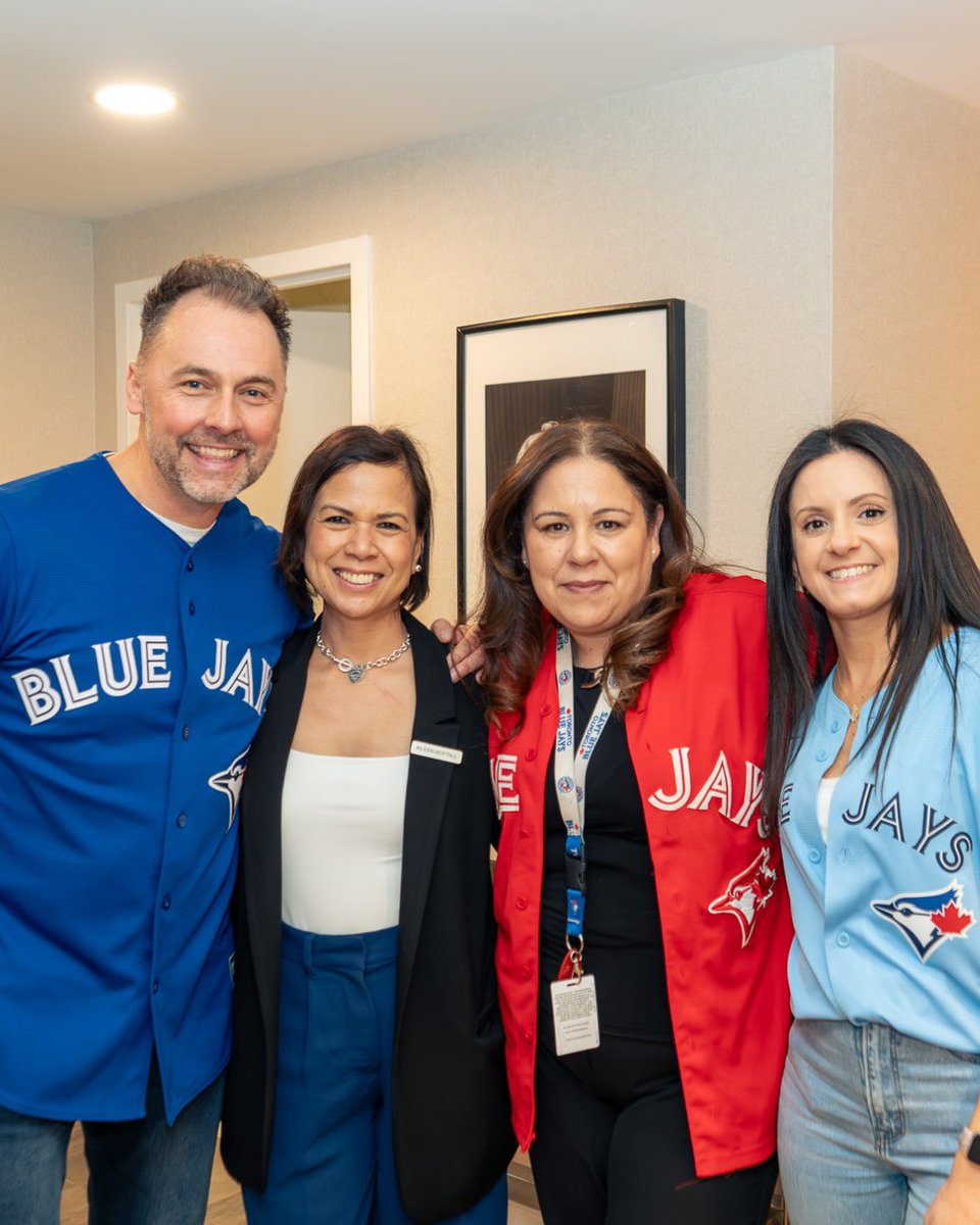 TOMarriottCC's tweet image. Bring your team out for a fun team-building experience and reach out to us at events@torontomarriott.com to learn more.

#TorontoEvents #BlueJaysNation #TorontoLife #SeeTorontoNow