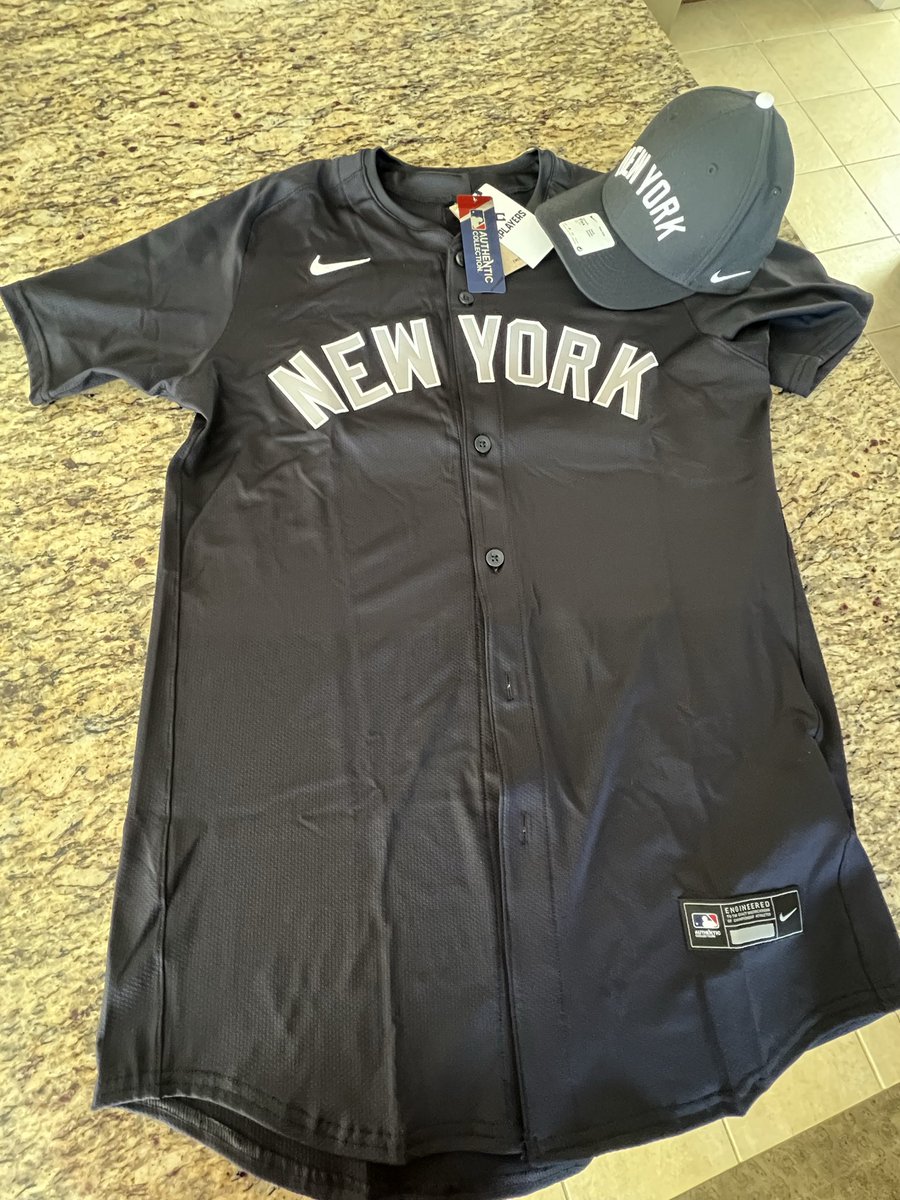 Dodson2121's tweet photo. @NFL_DovKleiman Its about where you buy from and how much you willing to pay. 

Here is a most recent stitched Jersey purchase from Nike 

#CleanWork https://t.co/7lv3rxKFAZ